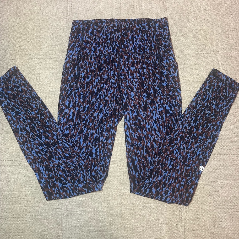 EUC Lululemon Swift Speed High Rise Tight 28”Blue and Black Patterned Leggings